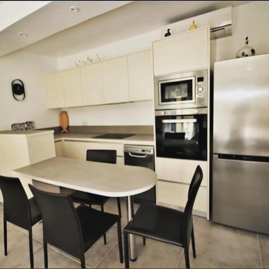 Azur Appart 4 Pers - Parking - Terrasse - 10Min Du Centre Cassis Luaran gambar